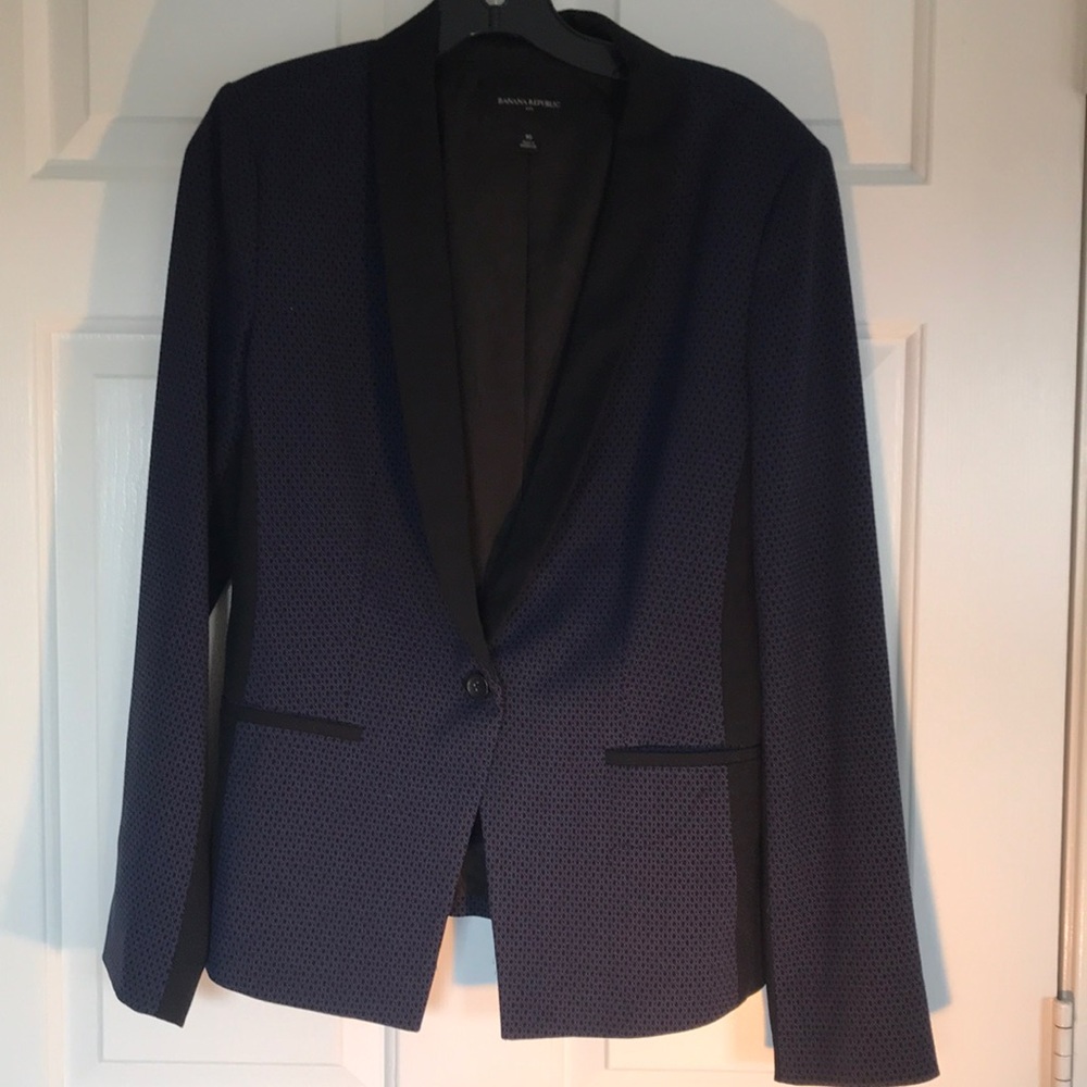 Cool patterned blazer with black trim